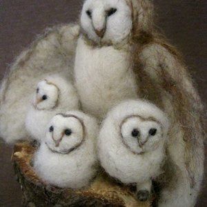Pin felt animal, barn owl